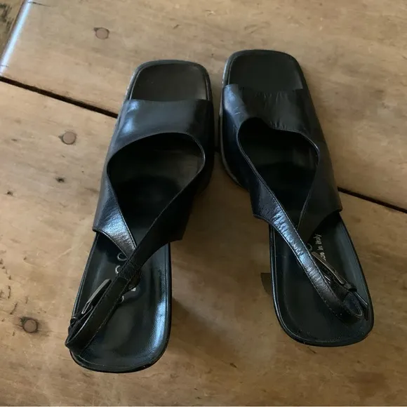 Authentic Gucci black leather sling back black heels, 7 1/2 ￼