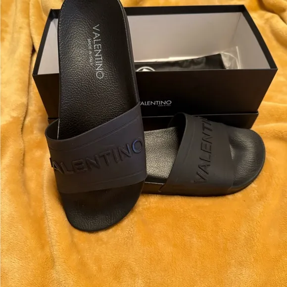 Authentic Men’s Valentino Black Rubber Slides Sz 11