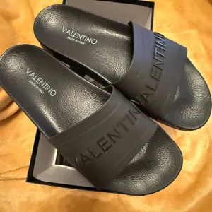 Authentic Men’s Valentino Black Rubber Slides Sz 11