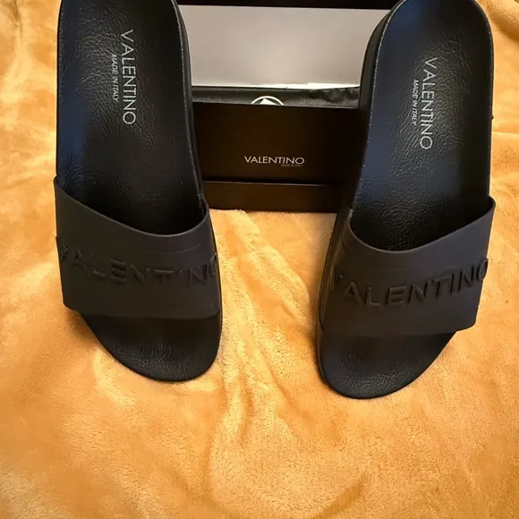 Authentic Men’s Valentino Black Rubber Slides Sz 11