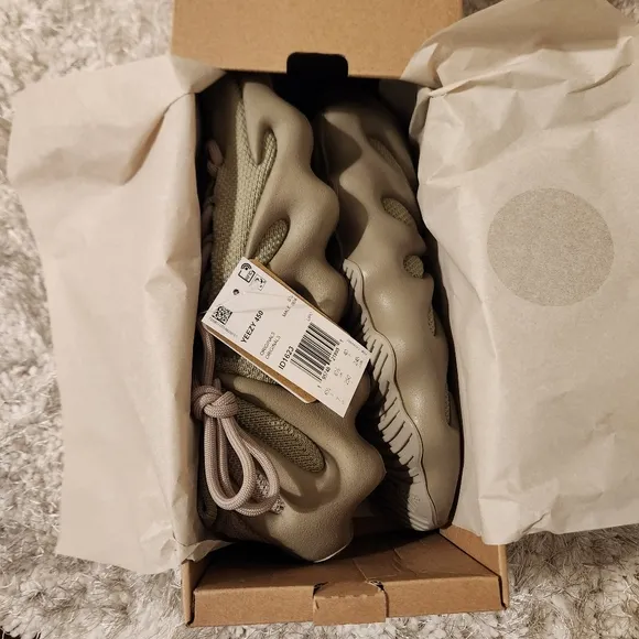 AUTHENTIC YEEZY 450 Stone Flax Size US 7M or US 8W