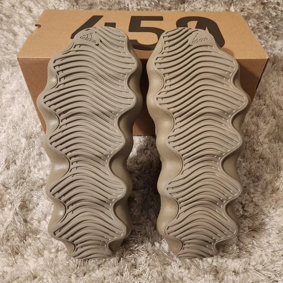AUTHENTIC YEEZY 450 Stone Flax Size US 7M or US 8W