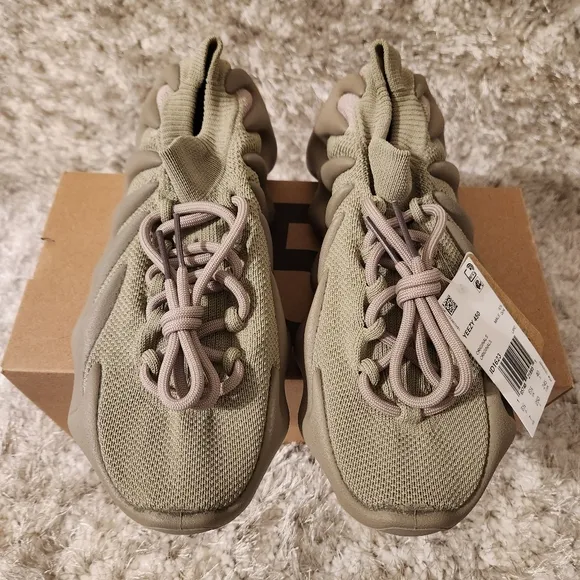 AUTHENTIC YEEZY 450 Stone Flax Size US 7M or US 8W