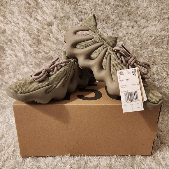 AUTHENTIC YEEZY 450 Stone Flax Size US 7M or US 8W