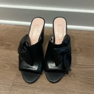 Avec Les Filles Marie Bow Block-Heel Slides Women’s Size 7.5 Shoes in Black