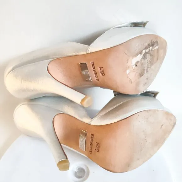 Badgely Mischka D'Orsay Formal Silver Leather Sole Open Toe Bow Heels 6.5 Pumps