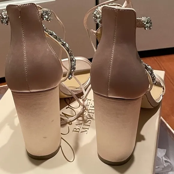 Badgley Mischka blush Block heels size 8.5