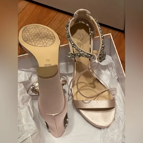 Badgley Mischka blush Block heels size 8.5