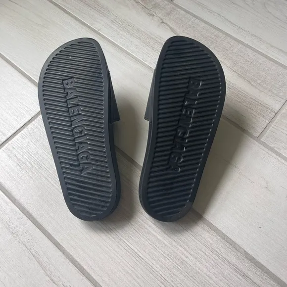Balenciaga Piscine Logo Embossed Black Rubber Slides - 9