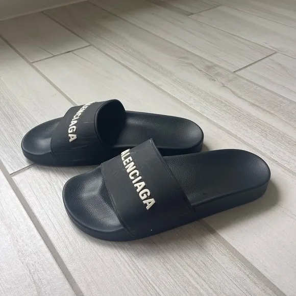 Balenciaga Piscine Logo Embossed Black Rubber Slides - 9
