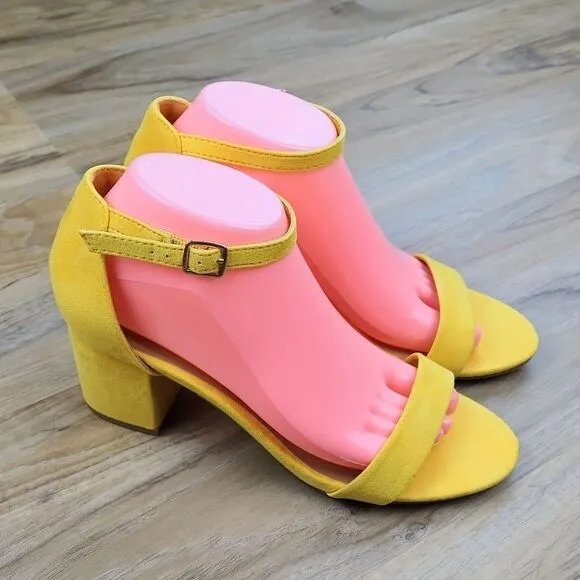 🩵Bamboo Yellow Suede Chunky Block Heels Size 8