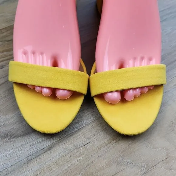 🩵Bamboo Yellow Suede Chunky Block Heels Size 8