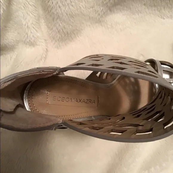 BCBG NWT metallic heels
