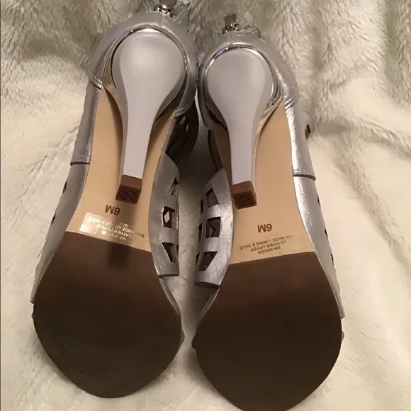 BCBG NWT metallic heels