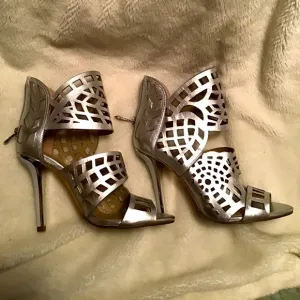 BCBG NWT metallic heels