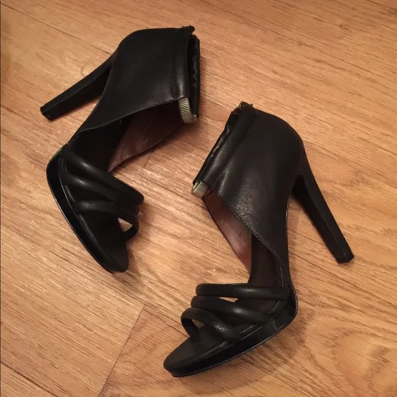 BCBGMAXAZRIA