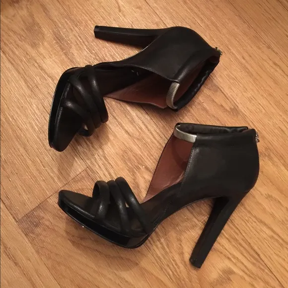 BCBGMAXAZRIA