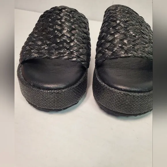 Beach by Matisse Cairo Sandals for Women in Black size 8M NWOT platforms slides