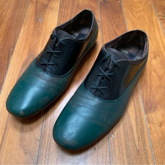 BedStu Green and Black Distressed Oxfords
