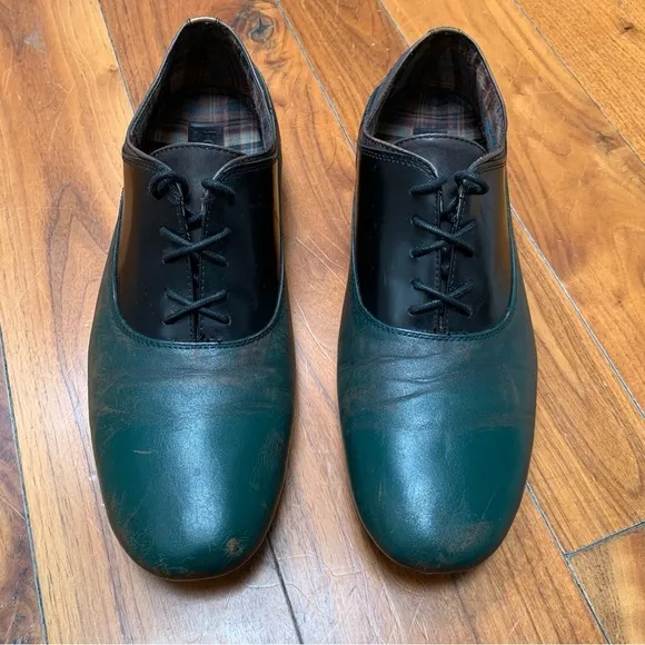 BedStu Green and Black Distressed Oxfords
