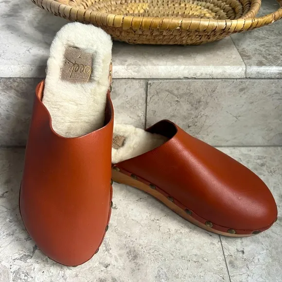 Beek Mallard Sherling Clogs NWOT