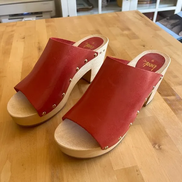 Beek Peacock Red Leather Open Toe Clogs with Studs 9 New Without Box