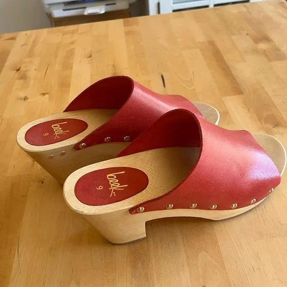 Beek Peacock Red Leather Open Toe Clogs with Studs 9 New Without Box