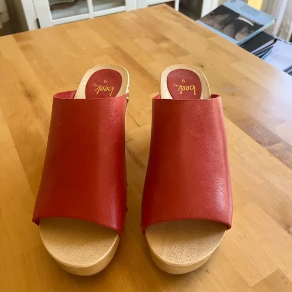 Beek Peacock Red Leather Open Toe Clogs with Studs 9 New Without Box