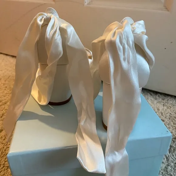 Bella Belle Open Toe Ivory Ribbon Block Heels
