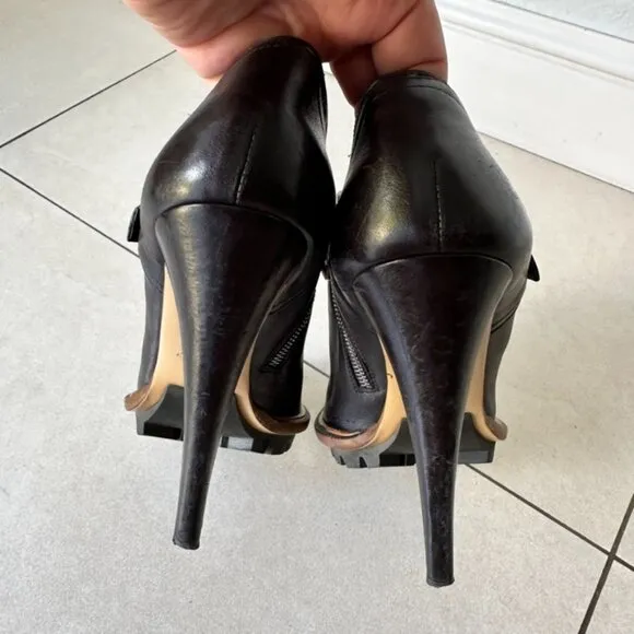 Belstaff England Women's Black Leather Peep Toe Shaftesbury Heels Size 40