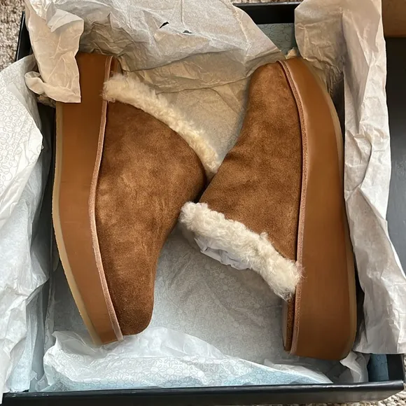 Bernardo Phoebe Platform Clogs