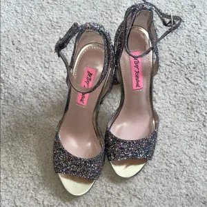 Betsey Johnson Glissten Pink Glitter Heels Block Heel Size 8
