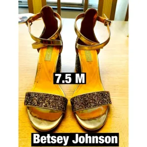 Betsey‎ Johnson, Silver Chunky Heel Silver Glitter Heels Sz 7.5