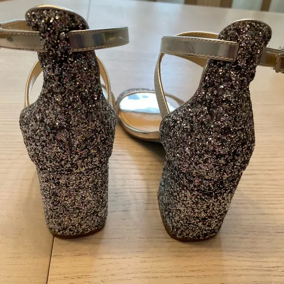 Betsey‎ Johnson, Silver Chunky Heel Silver Glitter Heels Sz 7.5