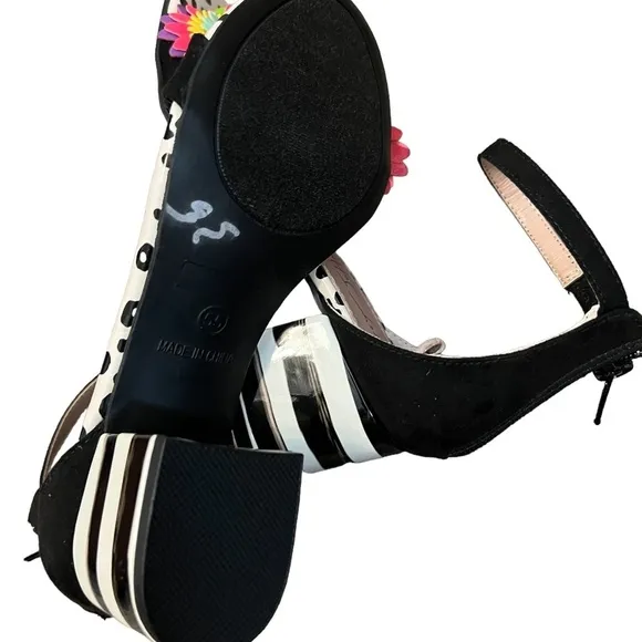 Betsey Johnson Strappy Heels Cut-Out Flowers Back / White Block Heel Size 5.5