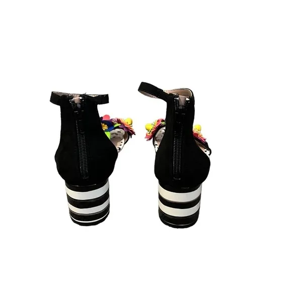 Betsey Johnson Strappy Heels Cut-Out Flowers Back / White Block Heel Size 5.5