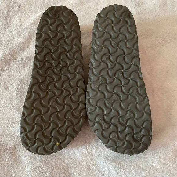 Birkenstock London black leather close -toe clogs