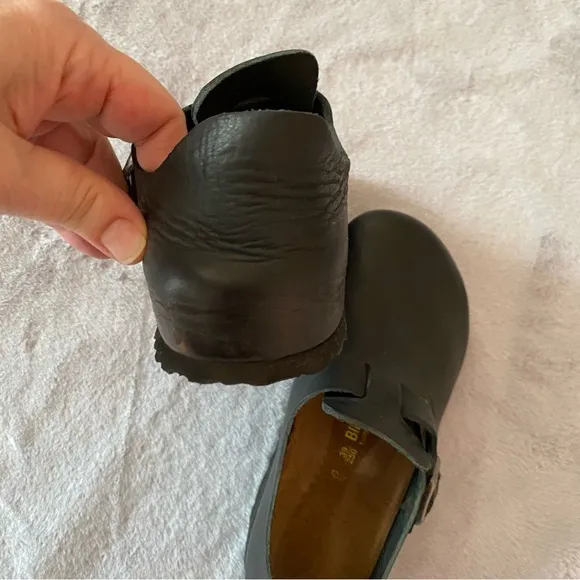 Birkenstock London black leather close -toe clogs