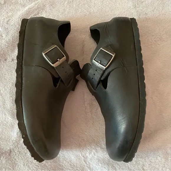Birkenstock London black leather close -toe clogs