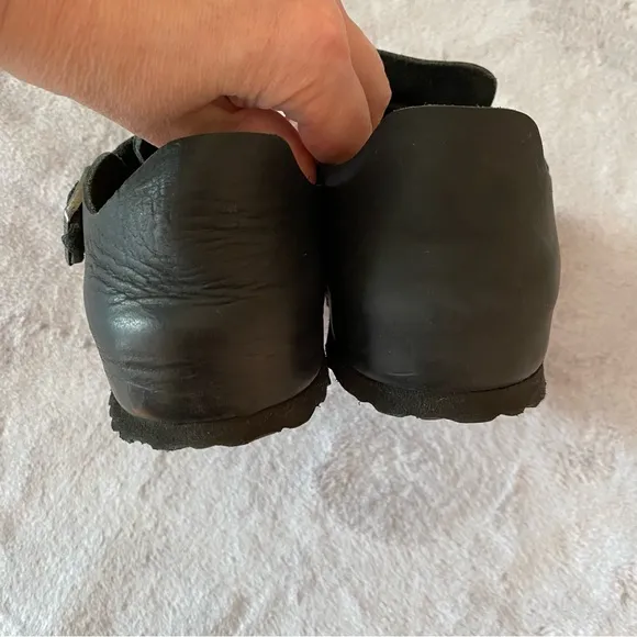 Birkenstock London black leather close -toe clogs