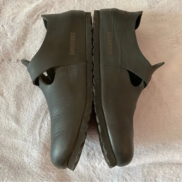 Birkenstock London black leather close -toe clogs