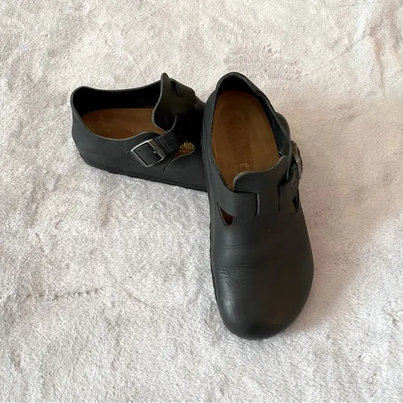 Birkenstock London black leather close -toe clogs