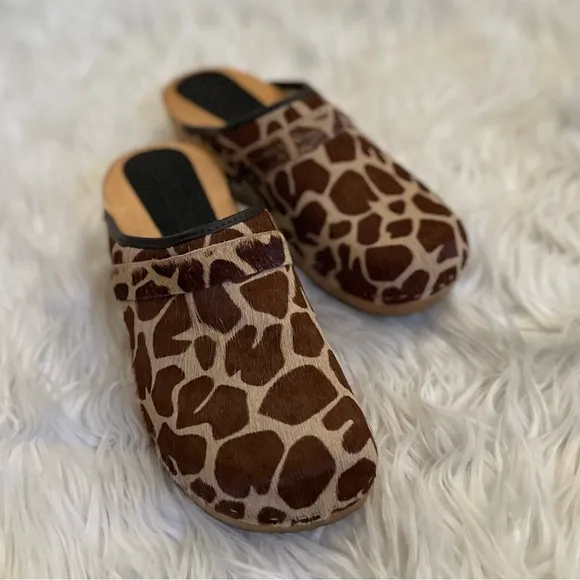 BJÖRK 41 / 10 NEW Safari Wood Open Back Giraffe Clogs • Leather Animal Print