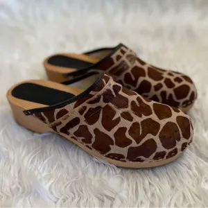BJÖRK 41 / 10 NEW Safari Wood Open Back Giraffe Clogs • Leather Animal Print