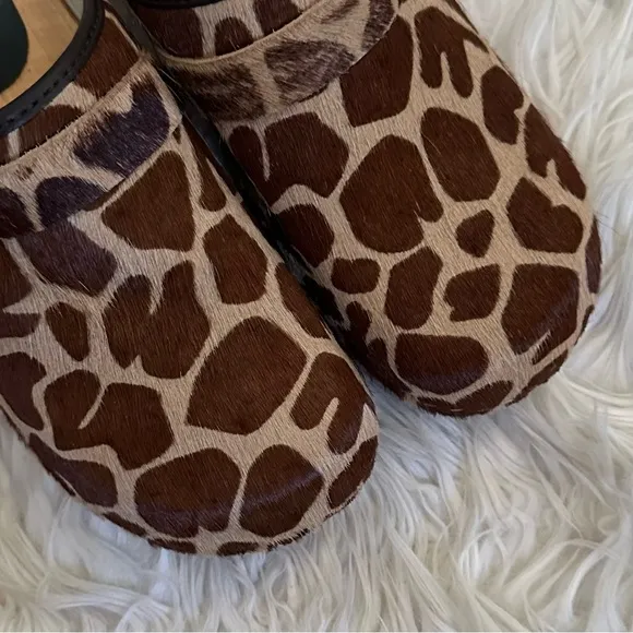 BJÖRK 41 / 10 NEW Safari Wood Open Back Giraffe Clogs • Leather Animal Print