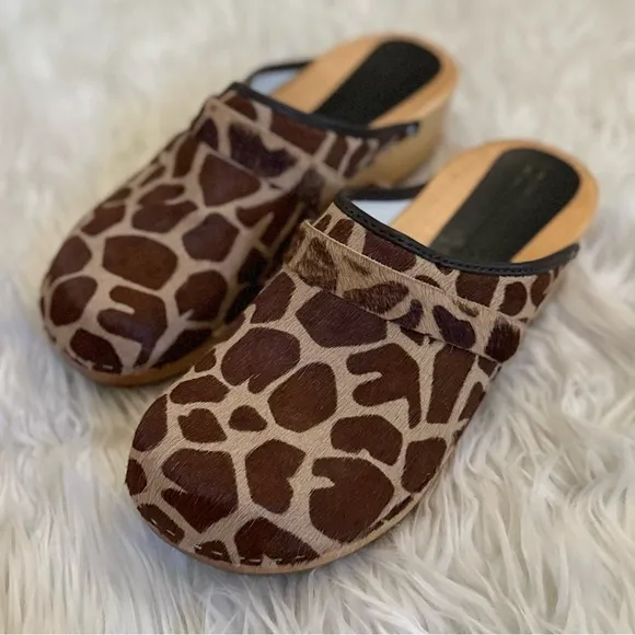 BJÖRK 41 / 10 NEW Safari Wood Open Back Giraffe Clogs • Leather Animal Print