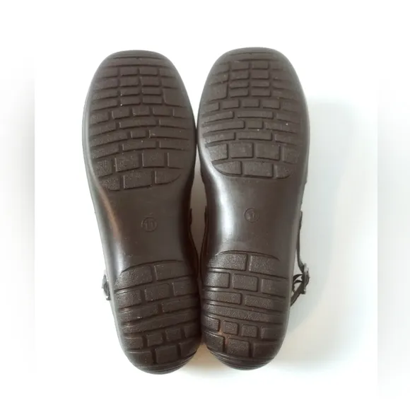 Black Mules &amp; Clogs with Leather Finish and Slip-On Design Size 11M