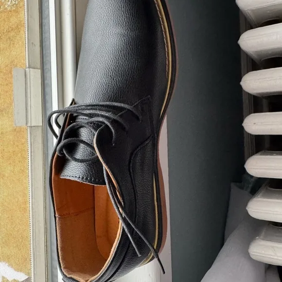 Black Oxford Shoes with Smooth Leather new , too tight for my husband