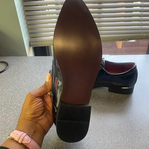 Black Patent Leather Oxfords with Sleek Silhouette
