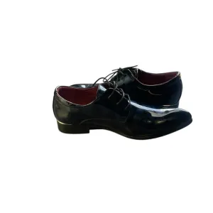 Black Patent Leather Oxfords with Sleek Silhouette